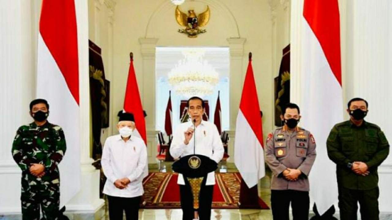 Jokowi Berikan Bintang Jalasena Bagi Prajurit KRI Nanggala 402