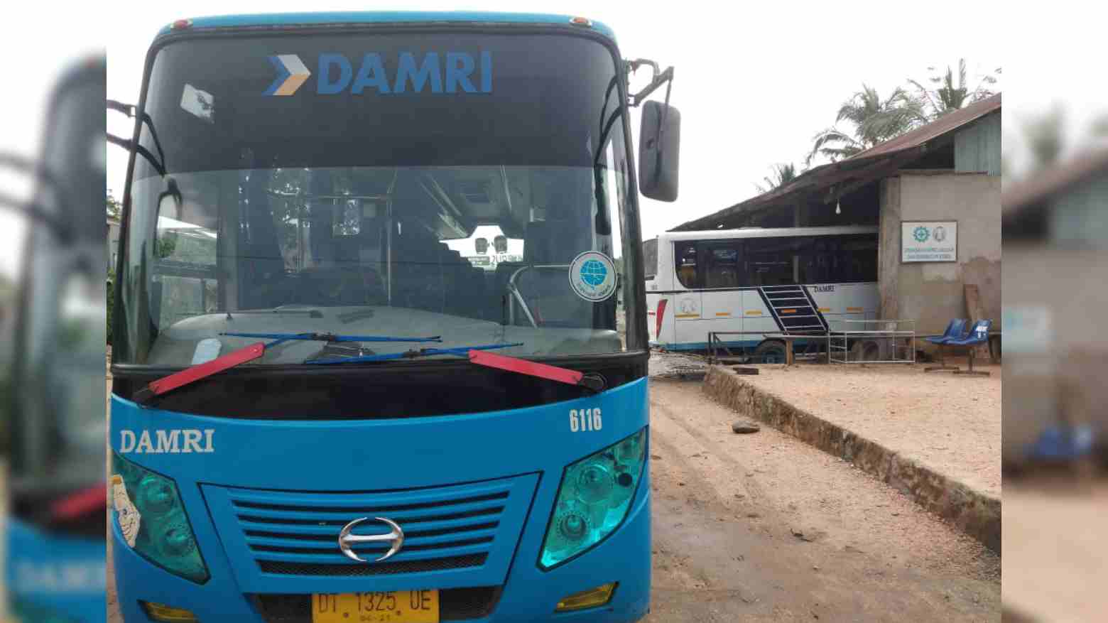 Dua Bus Damri Tertahan di Torobulu hingga Malam