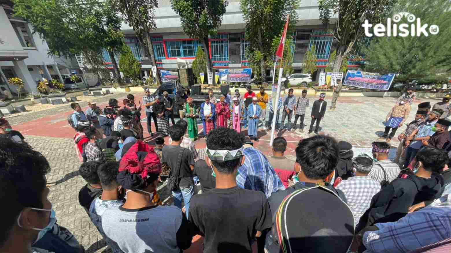 Tuntut Pemekaran Provinsi Kepulauan Buton, Massa Aksi Dirikan Kemah di DPRD Sultra