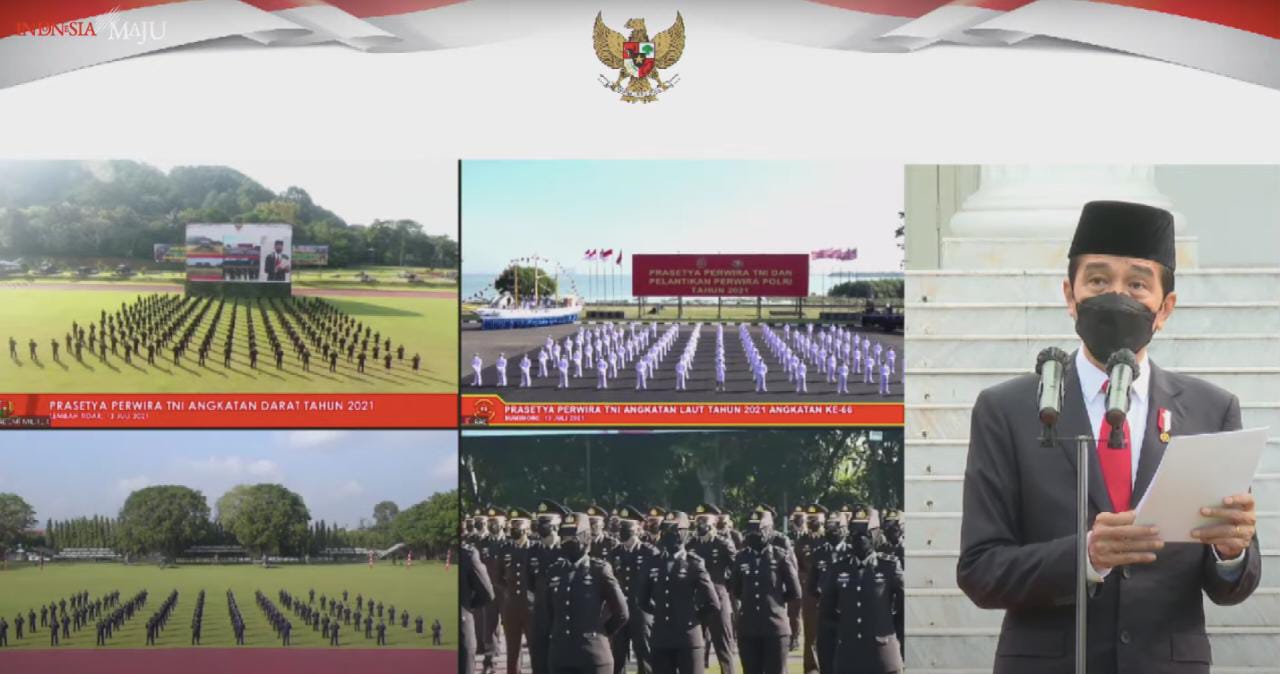Jokowi Lantik 700 Perwira TNI dan Polri