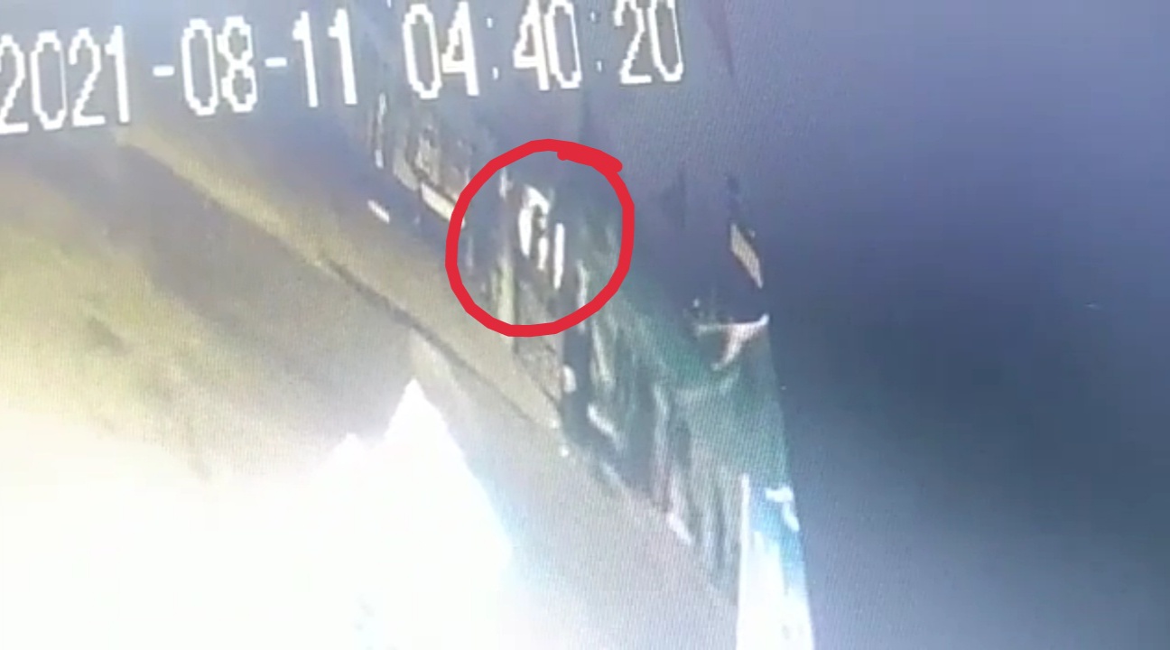 Video Misterius yang Diduga Pelaku Pembakaran Rumah Dinas ...