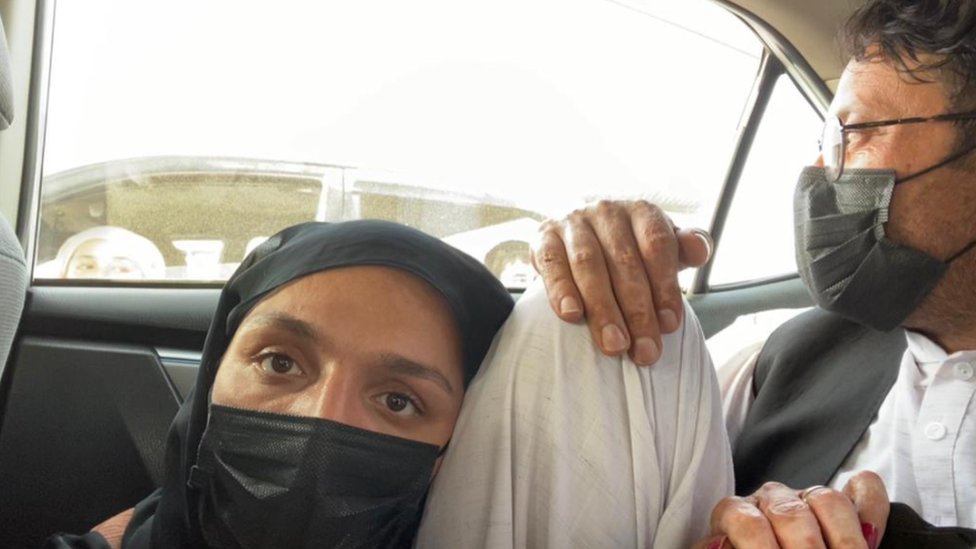 Wali Kota Perempuan Afghanistan Sembunyi di Bawah Kursi Mobil Agar Bisa Kabur dari Taliban