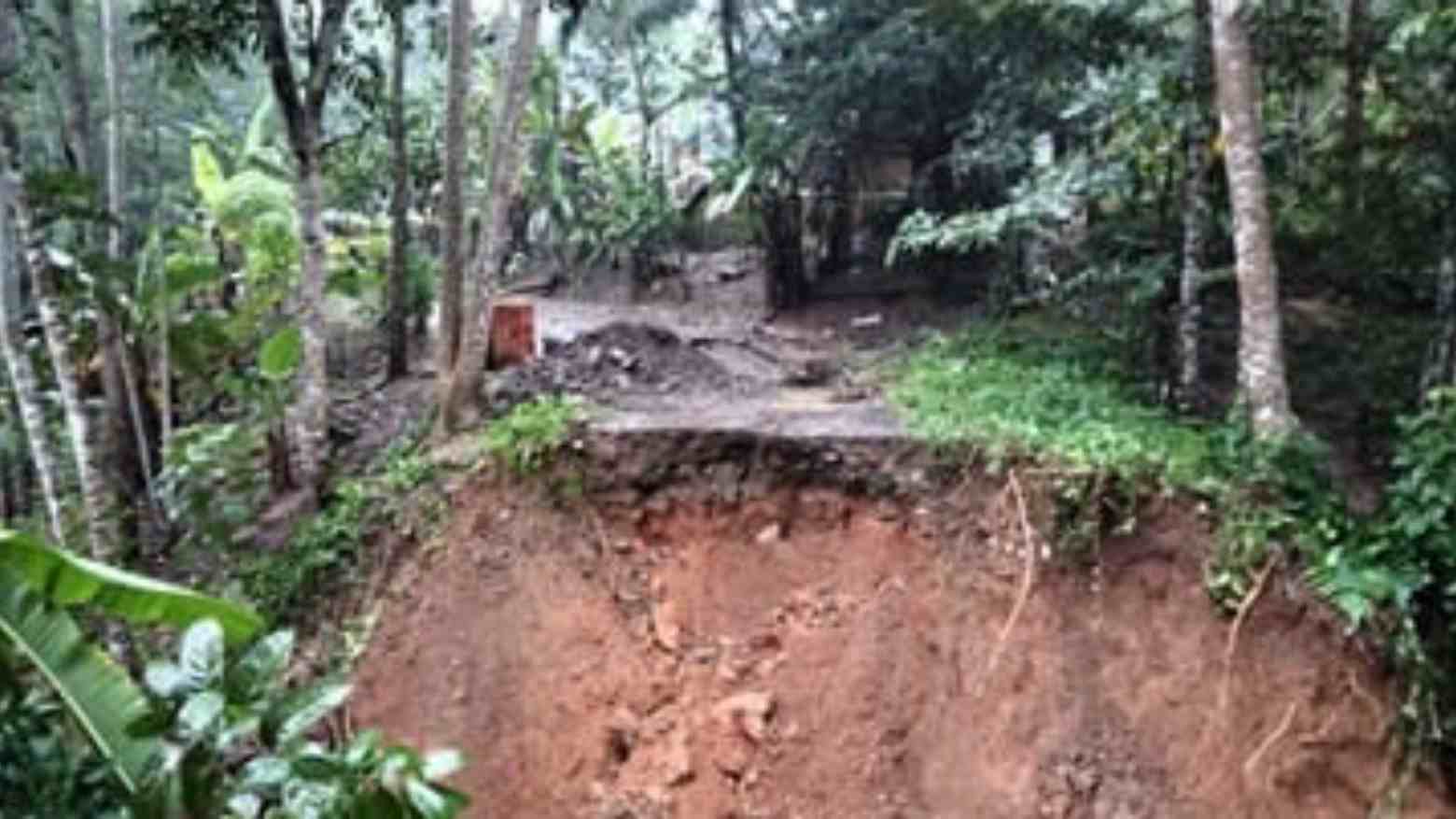 Akibat Tanah Longsor, 15 Rumah Warga Tasikmalaya Rusak