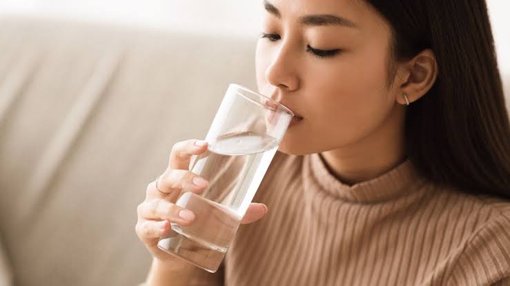 Waspada, Hindari Minum Air Putih di 5 Waktu Ini