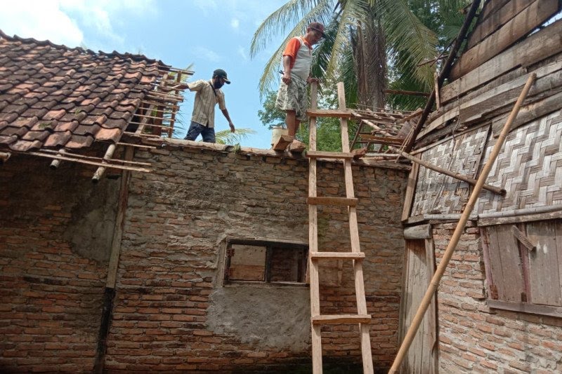 Angin Kencang Hantam Pesawaran Lampung, 23 Rumah Rusak