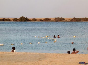 Arab Saudi Izinkan Wanita Pakai Bikini, Merokok dan Berpelukkan dengan Lelaki di Pantai