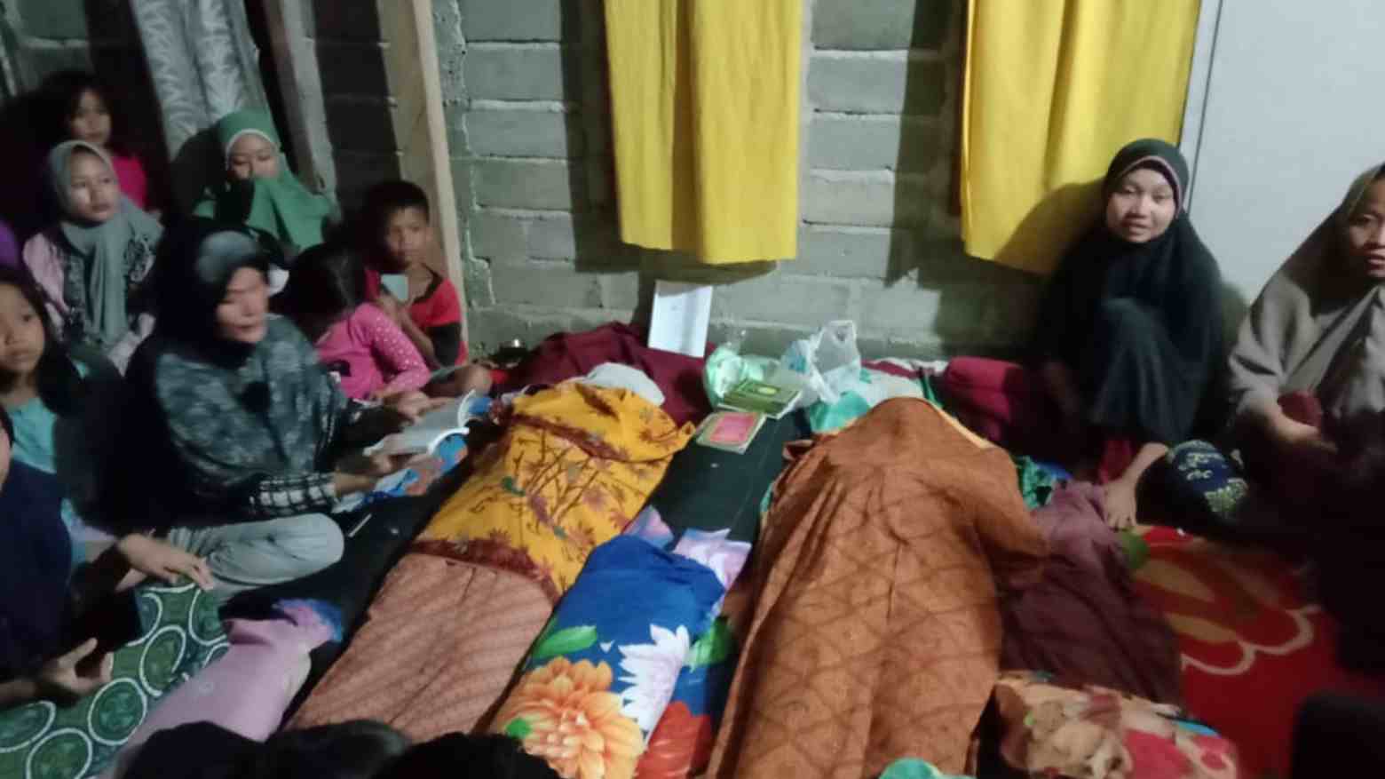 Disambar Petir, Bapak dan Anak di Konawe Tewas Seketika