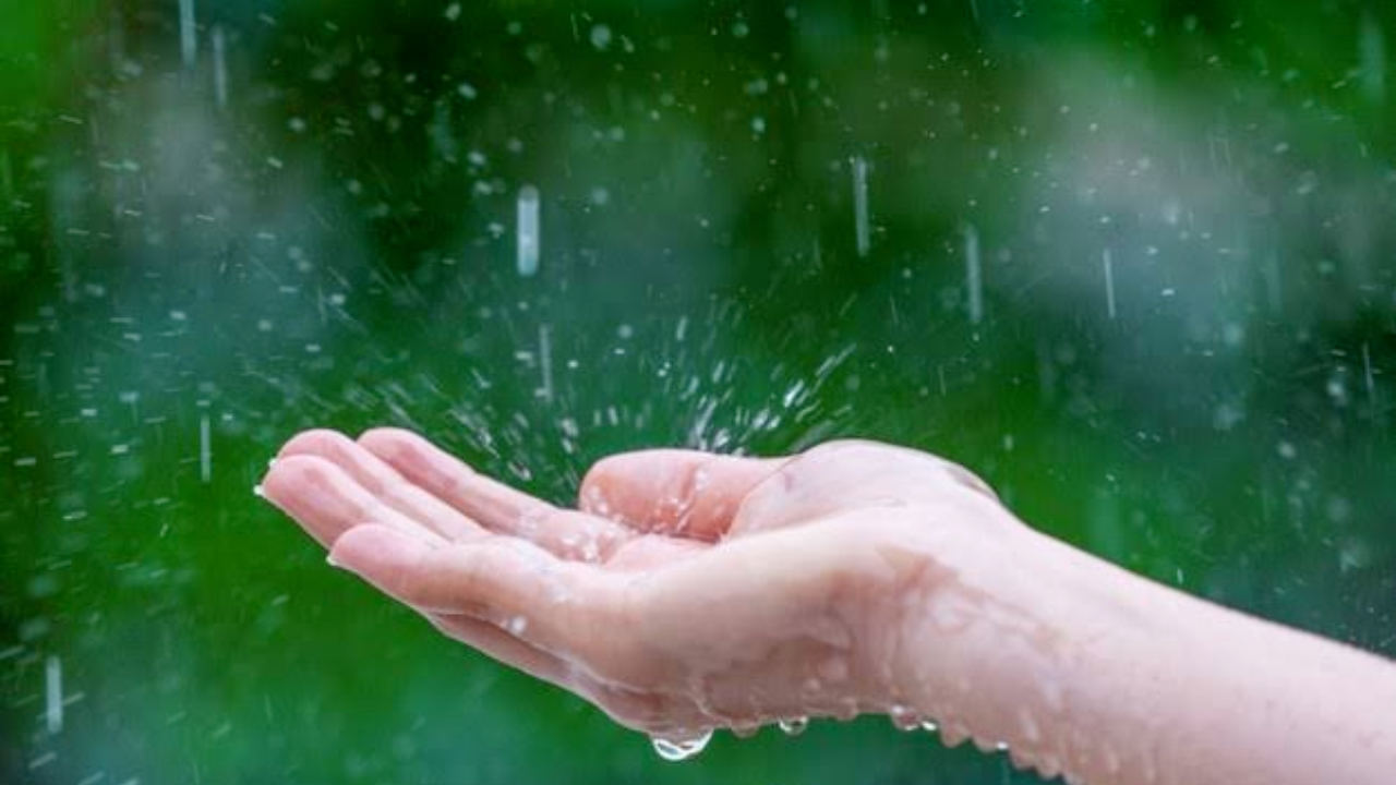 6 Cara Menikmati Hari Saat Hujan Deras, Nomor 4 Jangan Lewatkan
