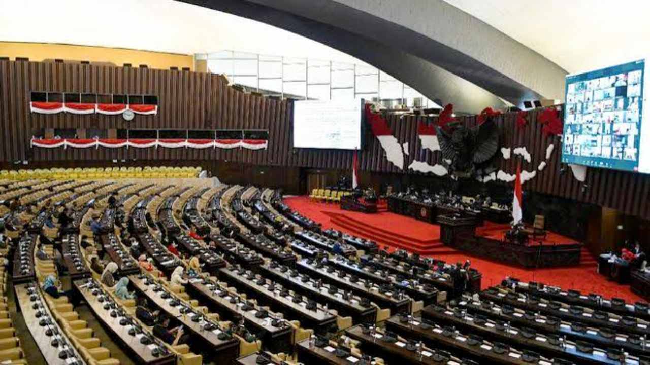 DPR-Pemerintah Rapat hingga Subuh Hari Demi Bawa RUU IKN ke Paripurna