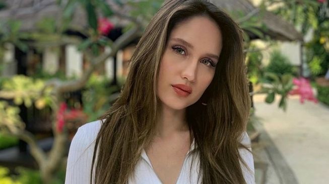 5 Artis yang Tidak Mau Punya Anak, Pilih Adopsi Ketimbang Melahirkan