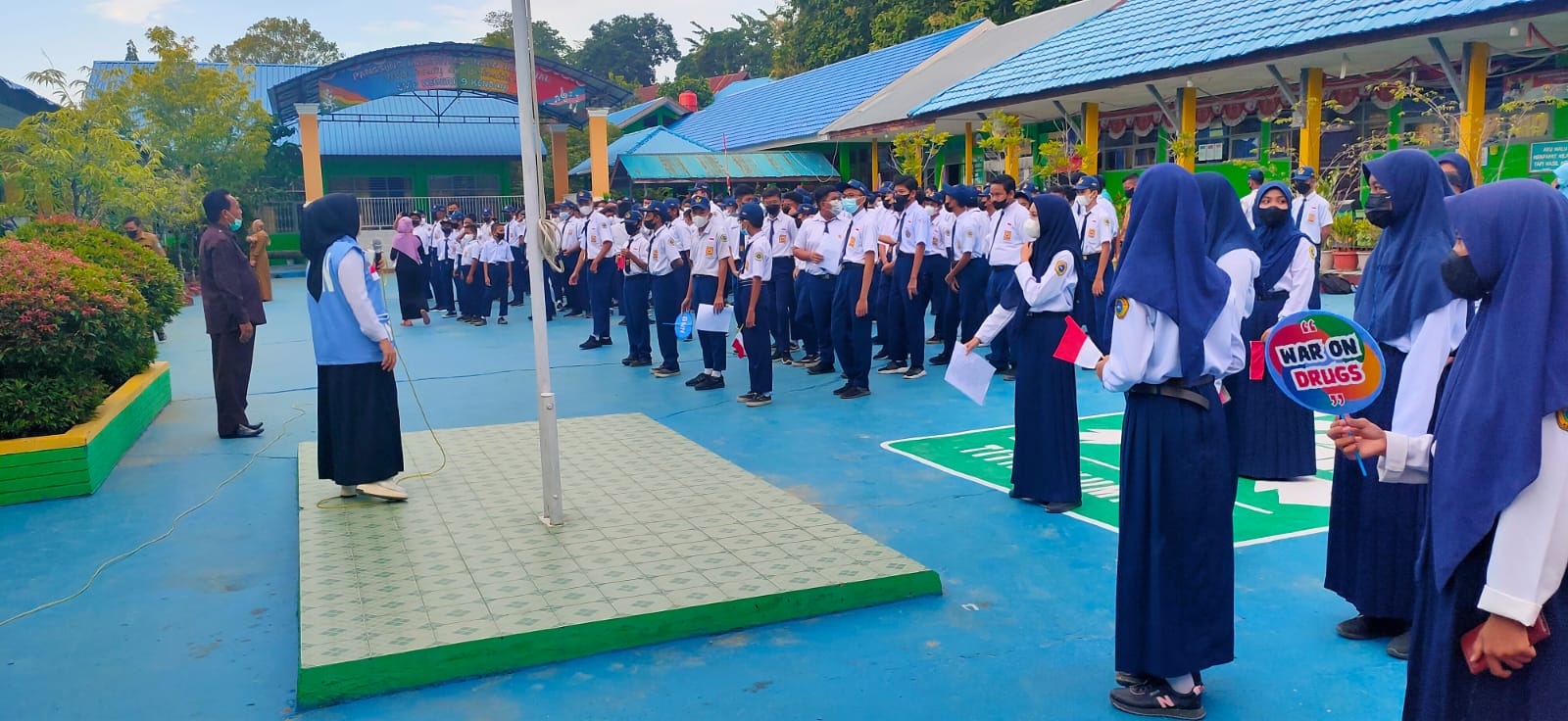 BNNP Sultra Sosialisasi P4GN dengan Gelorakan Mars BNN di SMPN 9 Kendari