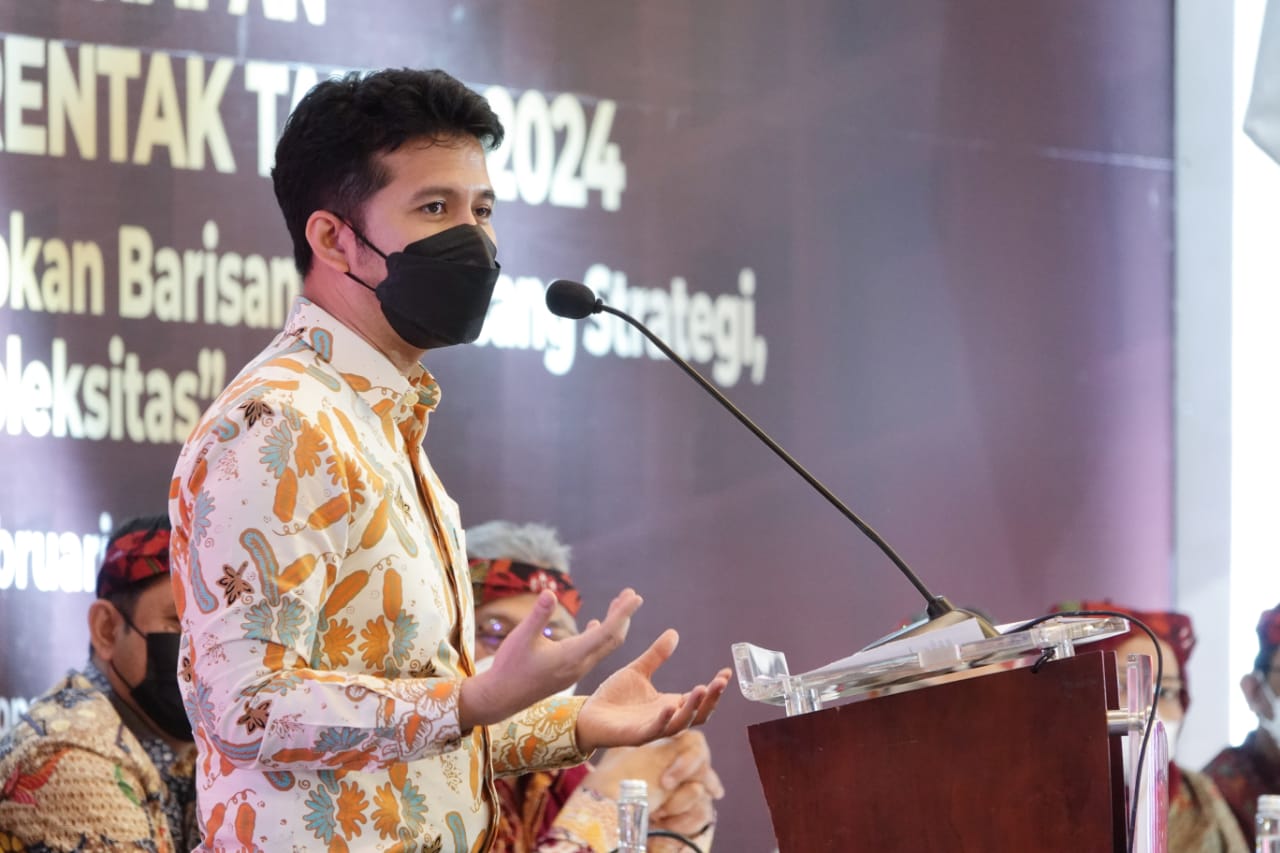 Kalahkan Khofifah dan Presiden Jokowi, Emak-Emak di Jatim Puas Kinerja Emil Dardak