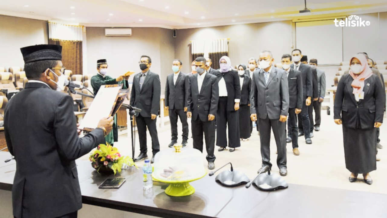 Rektor UHO Kendari Lantik 19 Pejabat Fungsional