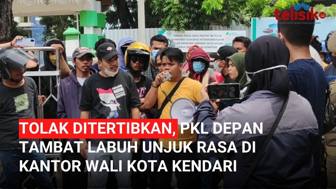 Video: Tolak Ditertibkan, PKL Depan Tambat Labuh Unjuk Rasa di Kantor Wali Kota Kendari