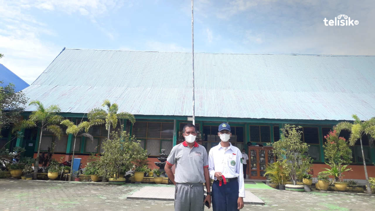 Aksi Heroik Siswa MTsN 1 Kendari Saat Panjat Tiang Bendera Viral di Media Sosial