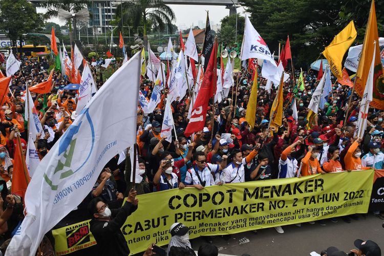 Aturan JHT Hanya Boleh Cair Usia 56 Tahun Batal, Jokowi Dua Kali Berubah Pikiran