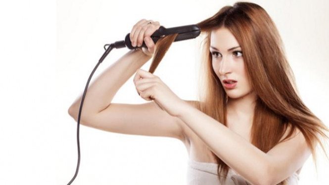 Awas, Ini 5 Efek Samping Terlalu Sering Mencatok Rambut