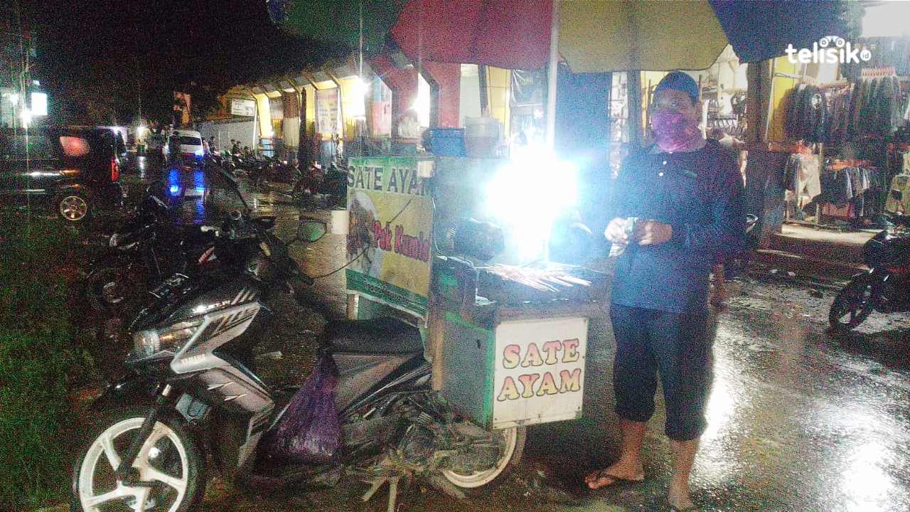 Kreatif, Bapak Ini Modifikasi Motor Jadi Lapak Jualan Sate