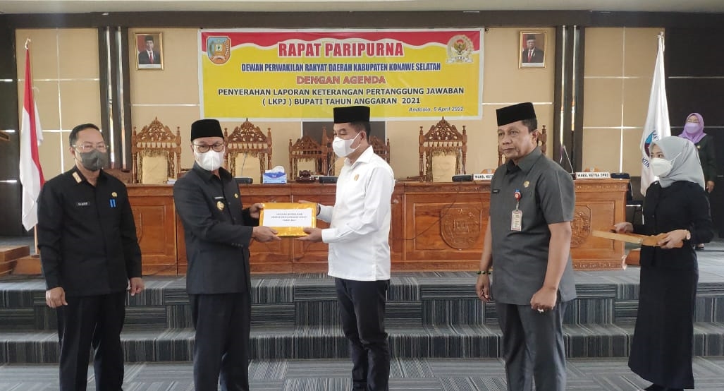 Belum Diaudit, Bupati Konsel Serahkan LKPJ 2021 ke DPRD