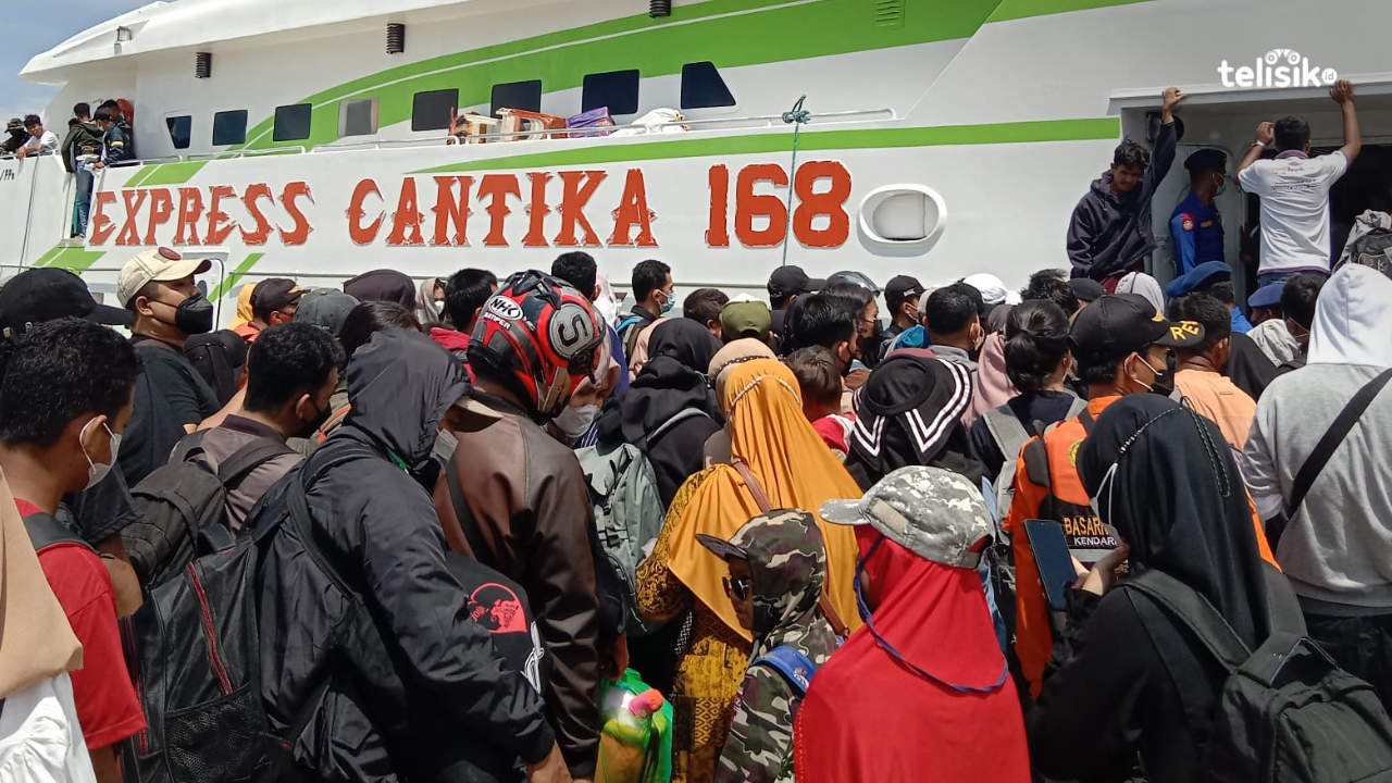 H-3 Lebaran, Penumpang Mulai Berdesakan Di Pelabuhan Nusantara Kendari ...