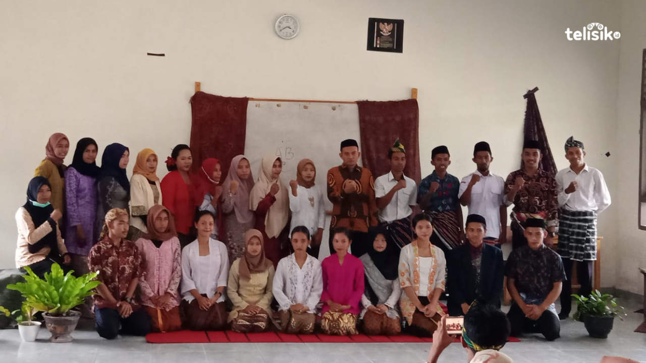 Peringati Hari Kartini, Siswa SMAN 1 Tiworo Tengah Kenakan Kebaya dan Baju Adat