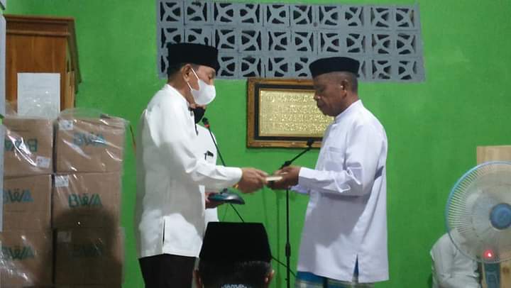 Safari Ramadan, Bupati Butur Serahkan 200 Al-Qur’an