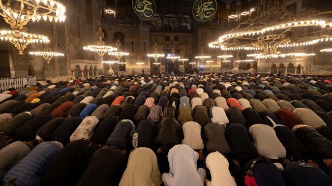 Setelah 88 Tahun, Masjid Hagia Sophia Turki Kini Gelar Salat Tarawih