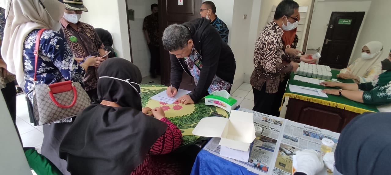 BNNP Sulawesi Tenggara Tes Urine 80 Pegawai Pengadilan Negeri Kendari, Ini Hasilnya