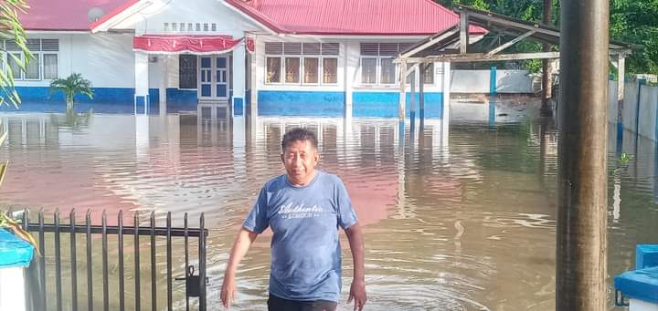 Buton Utara Dilanda Banjir, 11 Rumah dan Kantor Camat Tergenang