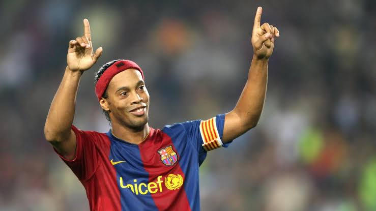 Datang ke Indonesia, Ronaldinho Bakal Main Bola di Stadion Malang