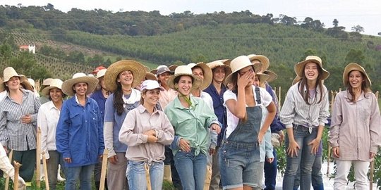 Sekampung Harus Telanjang, Ini Deretan Desa Teraneh di Dunia