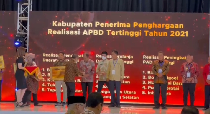 Setelah WTP, Pemda Kolaka Utara Diganjar Penghargaan dari Kemendagri