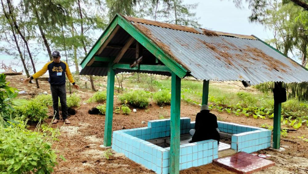Tim Ahli Cagar Budaya Bombana Telusuri Jejak Historis Makam Tua di Pulau Sagori