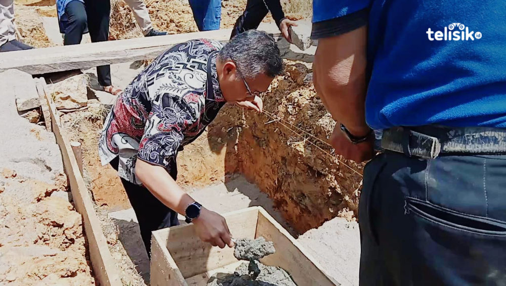 Wali Kota Kendari Sumbang 100 Sak Semen untuk Pembangunan Masjid