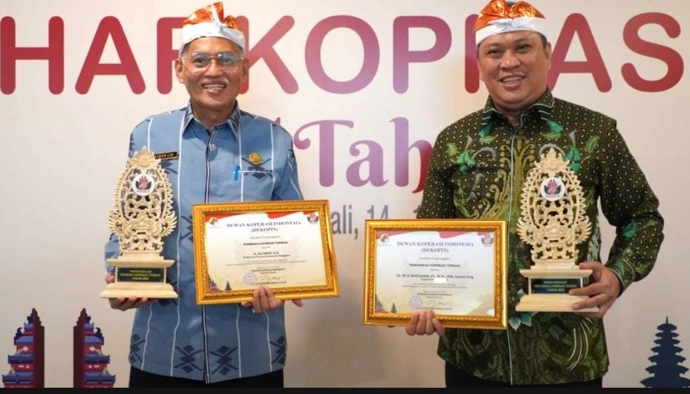 Ali Mazi Dapat Penghargaan Pembina Koperasi Terbaik di Indonesia