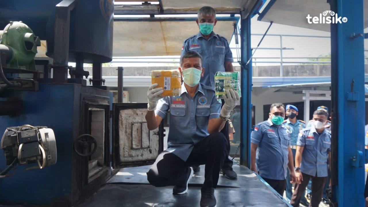 BNN Bakar 69 Kg Narkoba Jenis Sabu dari 5 Orang Tersangka