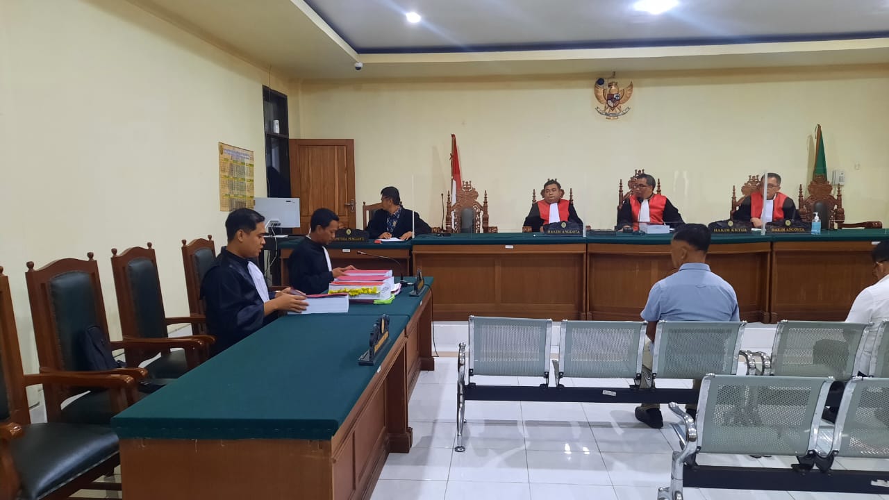 Dituntut 18 Bulan Penjara, Mantan Kepsek SMA 1 Kabawo Dibebankan Bayar Uang Pengganti Rp 82 Juta