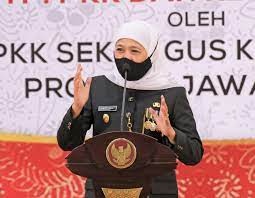 Ikut Arahan Presiden, Khofifah Minta Masyarakat Jawa Timur Pakai Masker Lagi