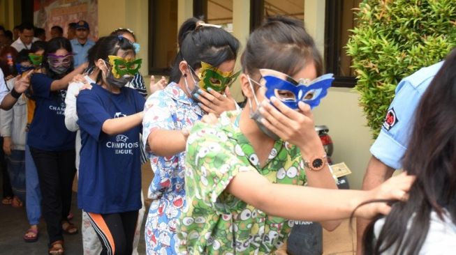 Ini Cara Orang Tua Cegah Anak Jadi PSK Online, Nomor Dua Sering Diabaikan
