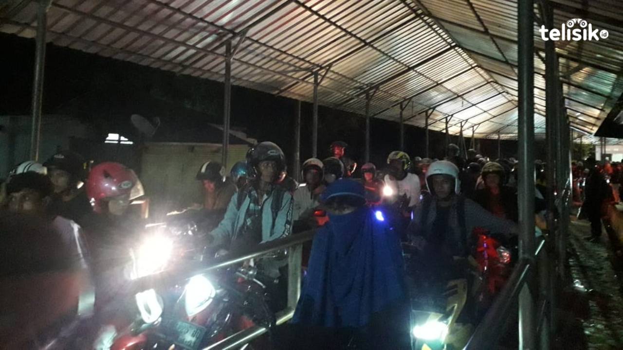 Mengantre 8 Jam, Calon Penumpang Pelabuhan Torobulu Belum Bisa Naik Kapal