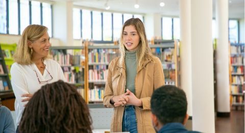 Simak Langkah Sederhana Atasi Demam Panggung saat Public Speaking