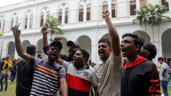 Sri Lanka Memanas, Ribuan Demonstran Duduki Kediaman Presiden