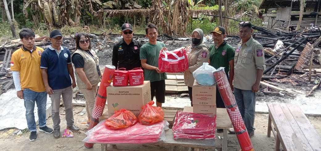 Dinsos Konawe Bantu Warga Korban Kebakaran di Desa Meraka