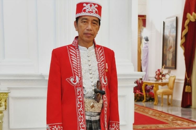 Gagahnya Jokowi Pakai Baju Adat Dolomani Kesultanan Buton, Ini Filosofinya