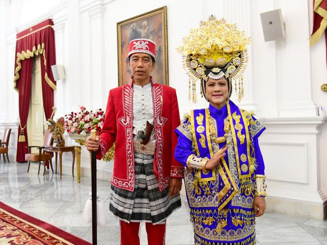 Gaya Iriana Berbaju Adat Buton di Upacara HUT RI Penuh Makna