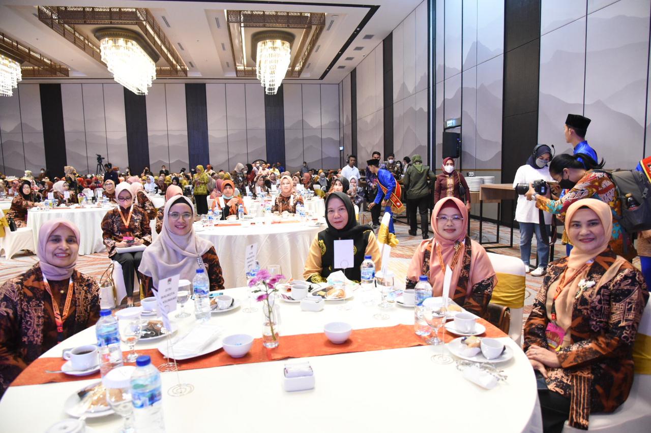 Ketua TP-PKK Kendari Ikuti Ladies Program Rakernas XV APEKSI di Padang