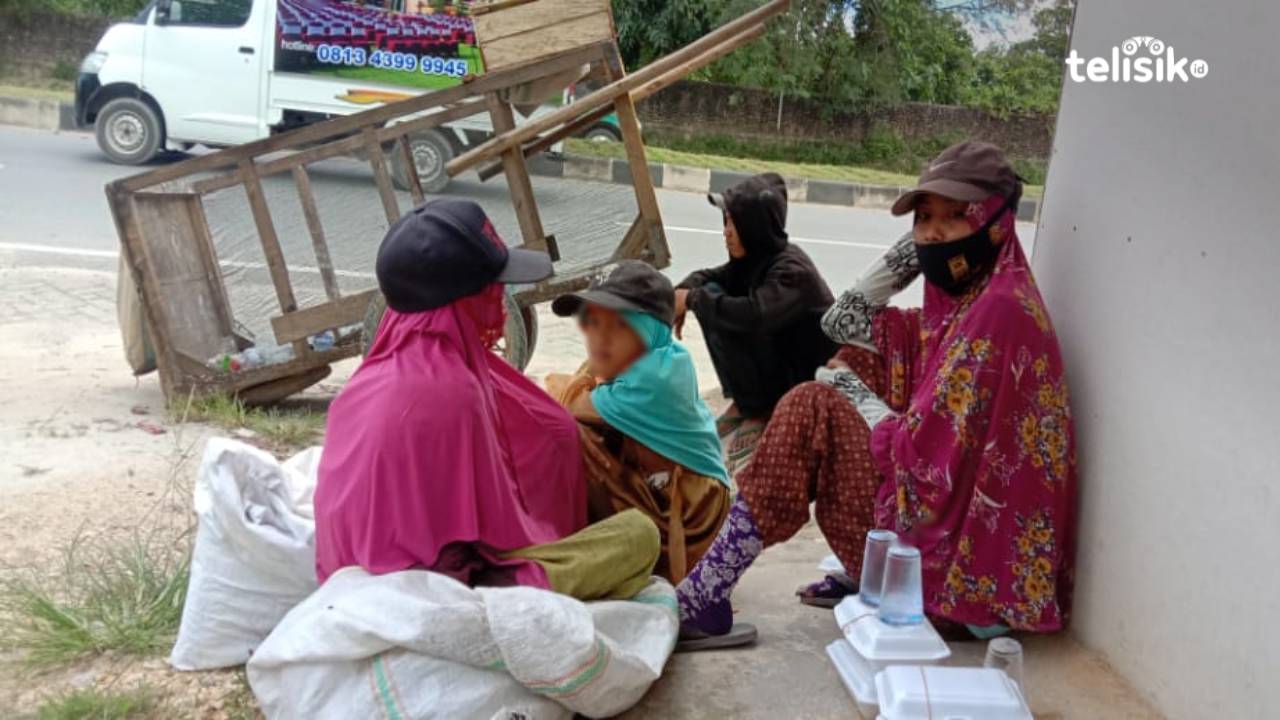 Meski Hidup Memulung, Ibu Ini Tak Ingin Anaknya Kelak Jadi Pemulung