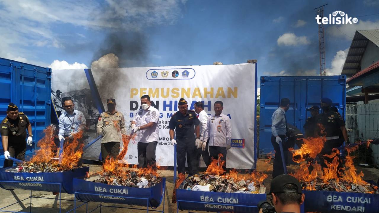 Bea Cukai Kendari Musnahkan Jutaan Rokok dan Ratusan Liter Miras Ilegal, Nilainya Rp 1,8 Miliar