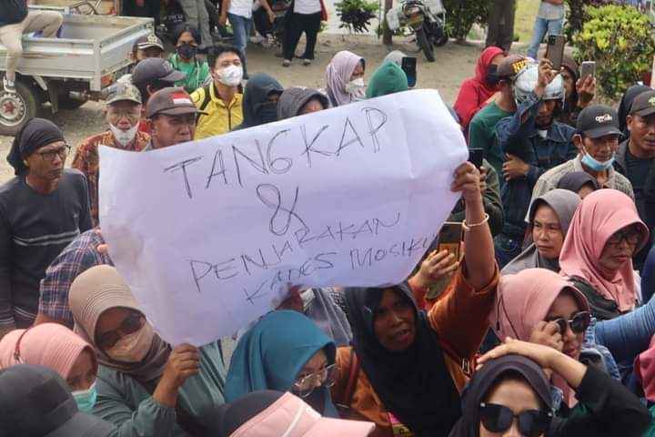 Emak-Emak Kolaka Utara Cari Keadilan, Kades Diduga Gelapkan Kompensasi Uang Debu Perusahaan Tambang