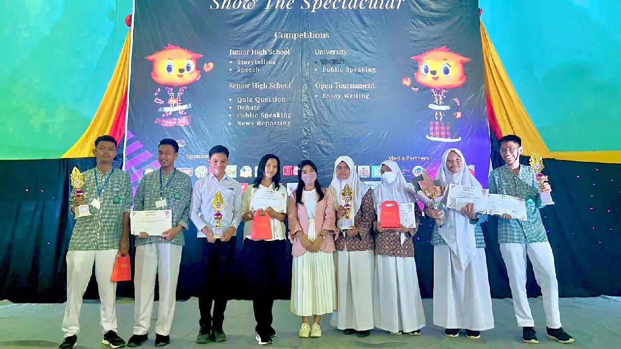 Emina Roadshow ke Universitas Halu Oleo Beri Edukasi Kesehatan Kulit